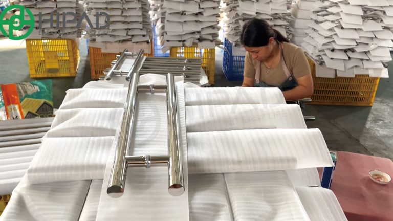  Jaladeras de acero inoxidable en existencia y listas para pedido. 